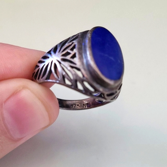 Vintage Sterling Silver and Blue Stone Ring - Picture 5 of 7